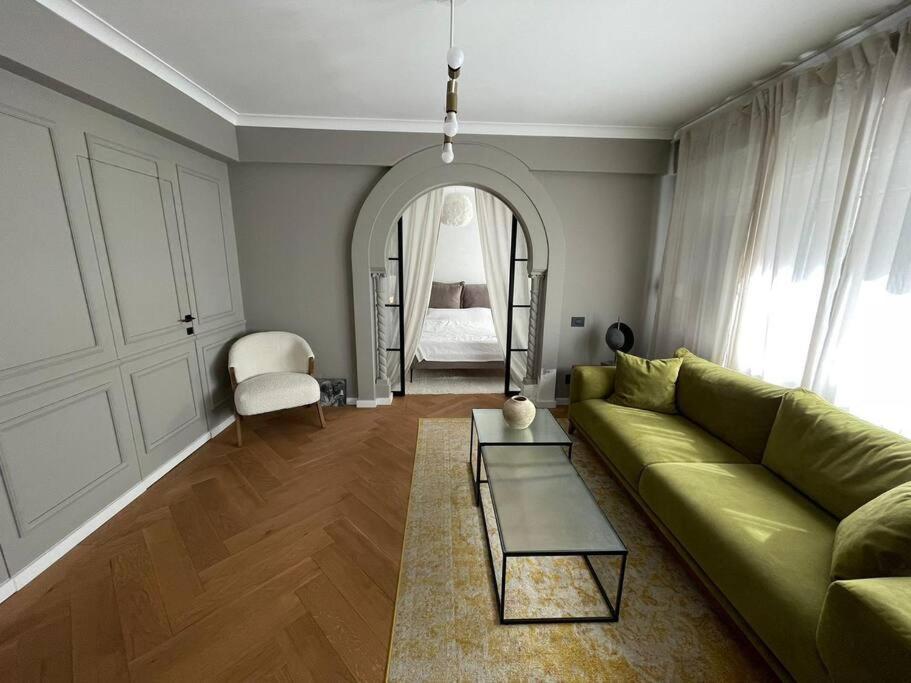 Stunning 1Bd Flat With 50M2 Terrace In The City Center بوخارست المظهر الخارجي الصورة