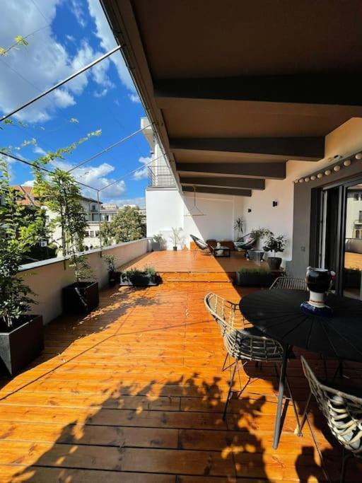 Stunning 1Bd Flat With 50M2 Terrace In The City Center بوخارست المظهر الخارجي الصورة
